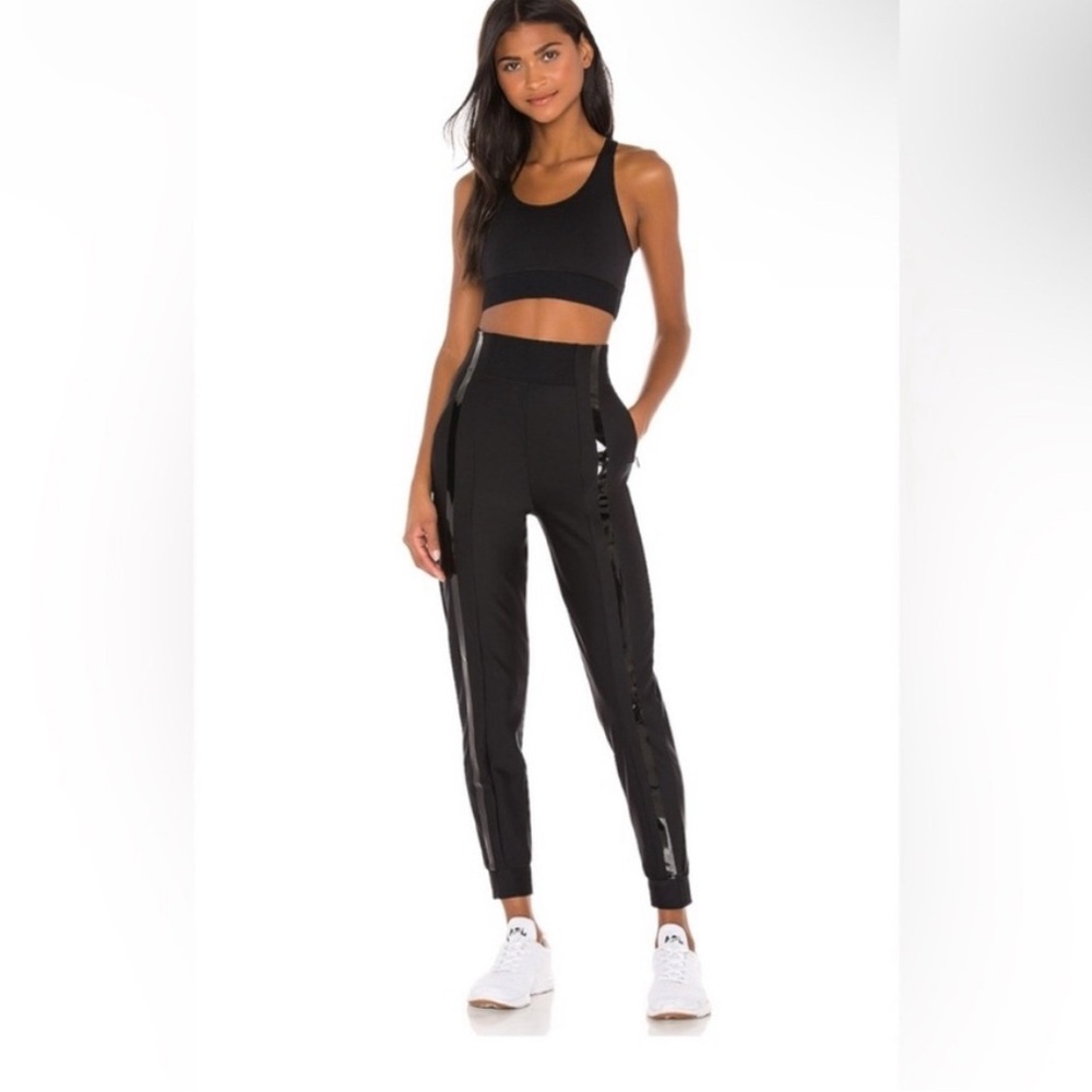 Ultracor Essential Pavo Jogger in Black.